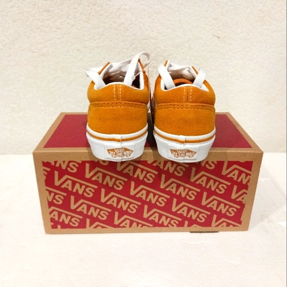 Vans - Picture 3 of 4